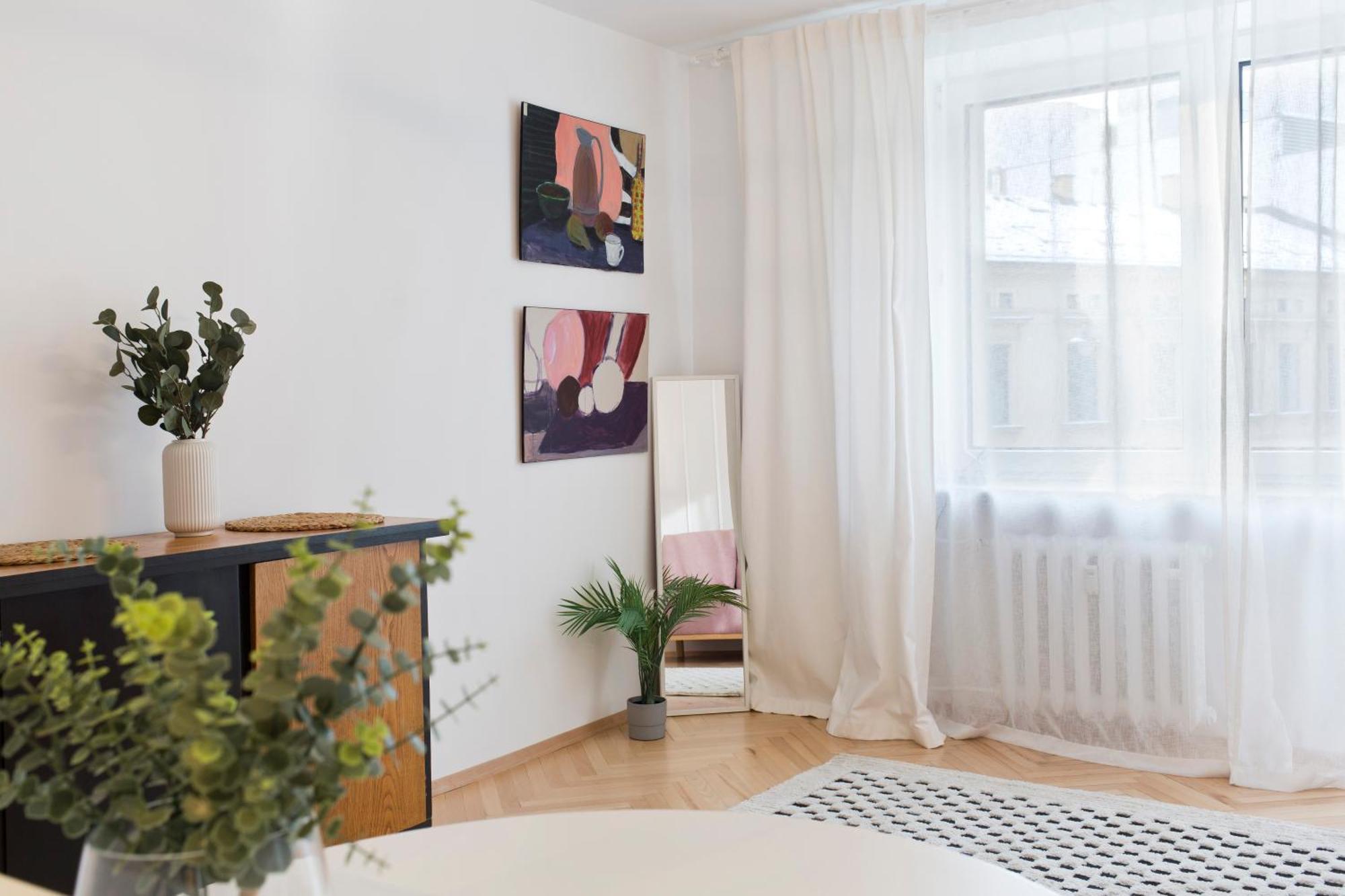 Beautiful & Cozy Next To Main Market Leilighet